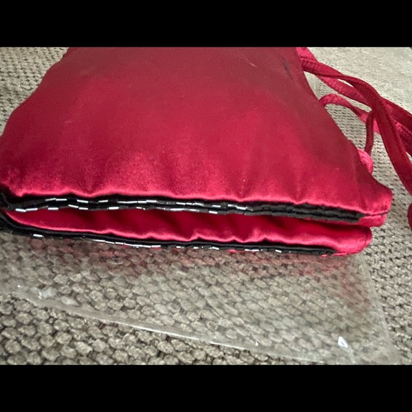**NWOT** ‘GUESS’ Satin Clutch/Bag - Ruby Red - Picture 2 of 6